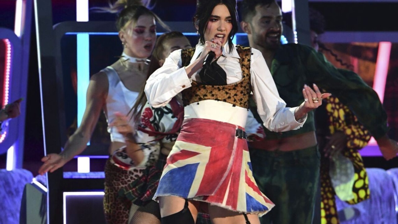 FOTO Bez rúšok a rozstupov. Brit Awards dominovali ženy, laureáti ďakovali zdravotníkom