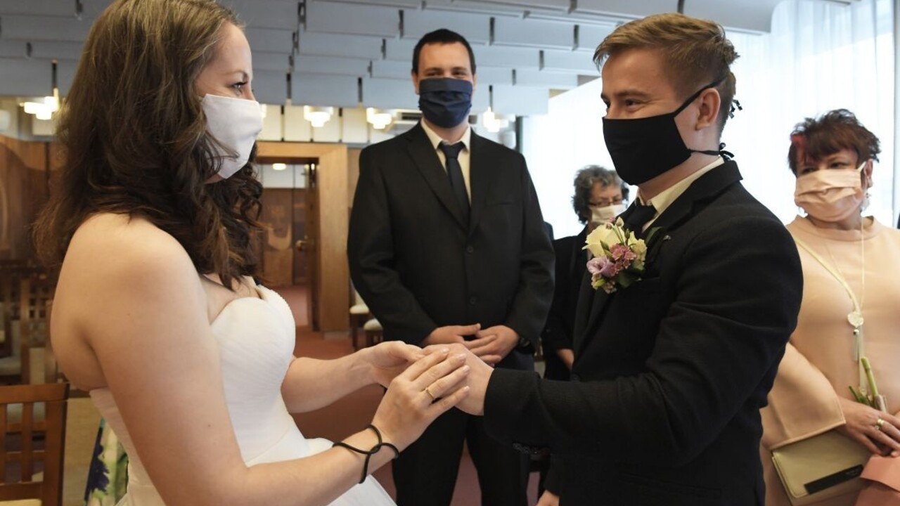 Svadby, kary, oslavy. COVID automat uvoľňuje ďalšie obmedzenia
