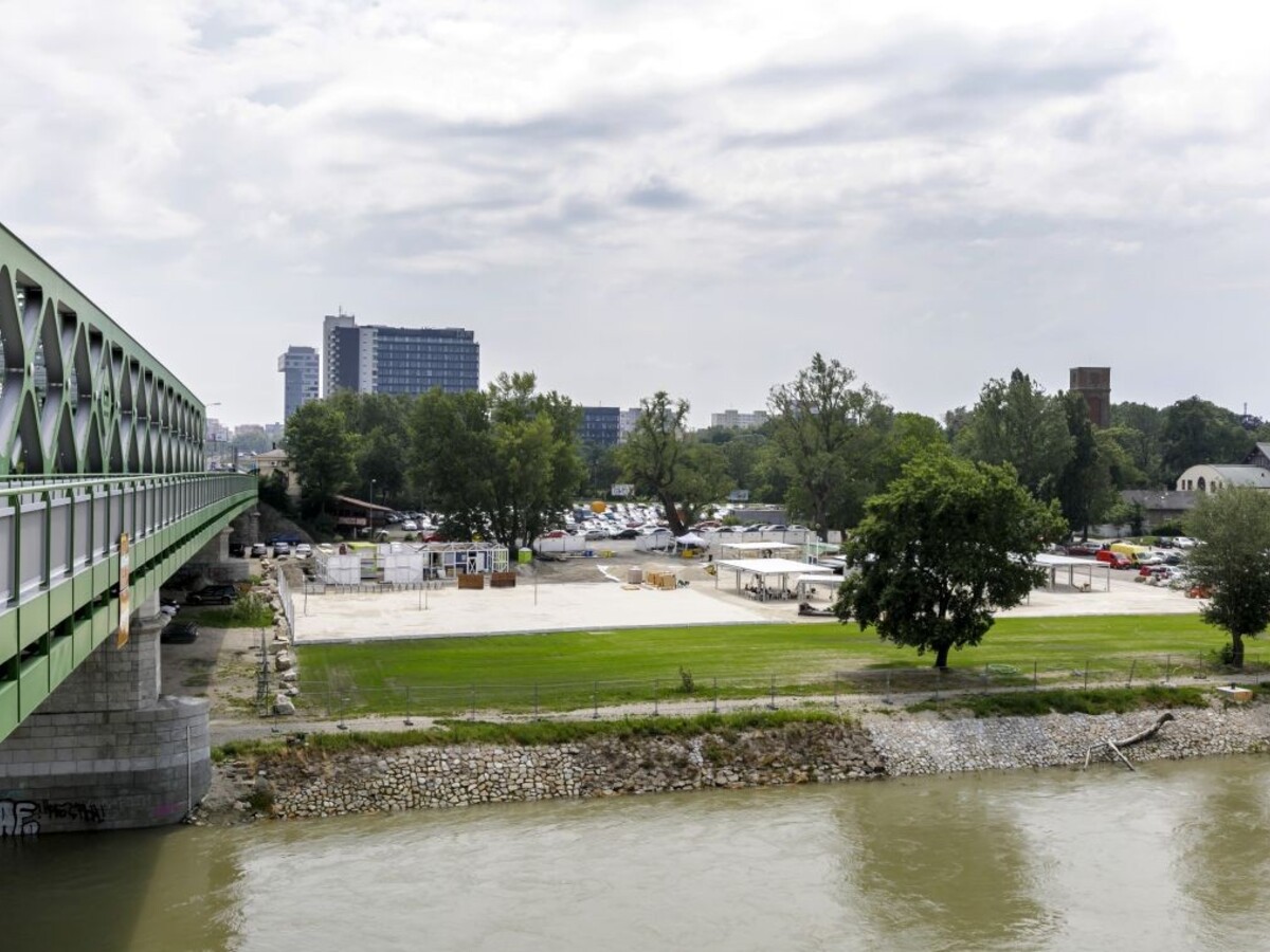 Tyršovo nábrežie mestská pláž 1140 px