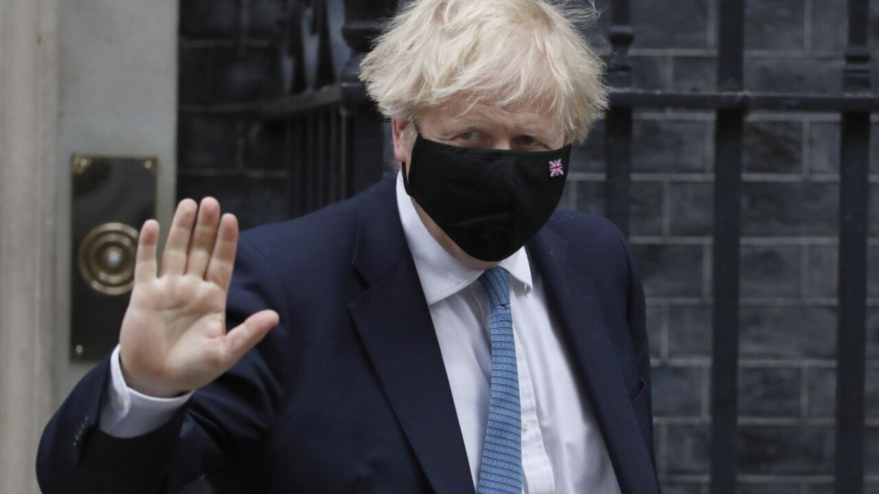 Indická mutácia sa šíri už aj v Británii. Johnson avizoval nové opatrenia