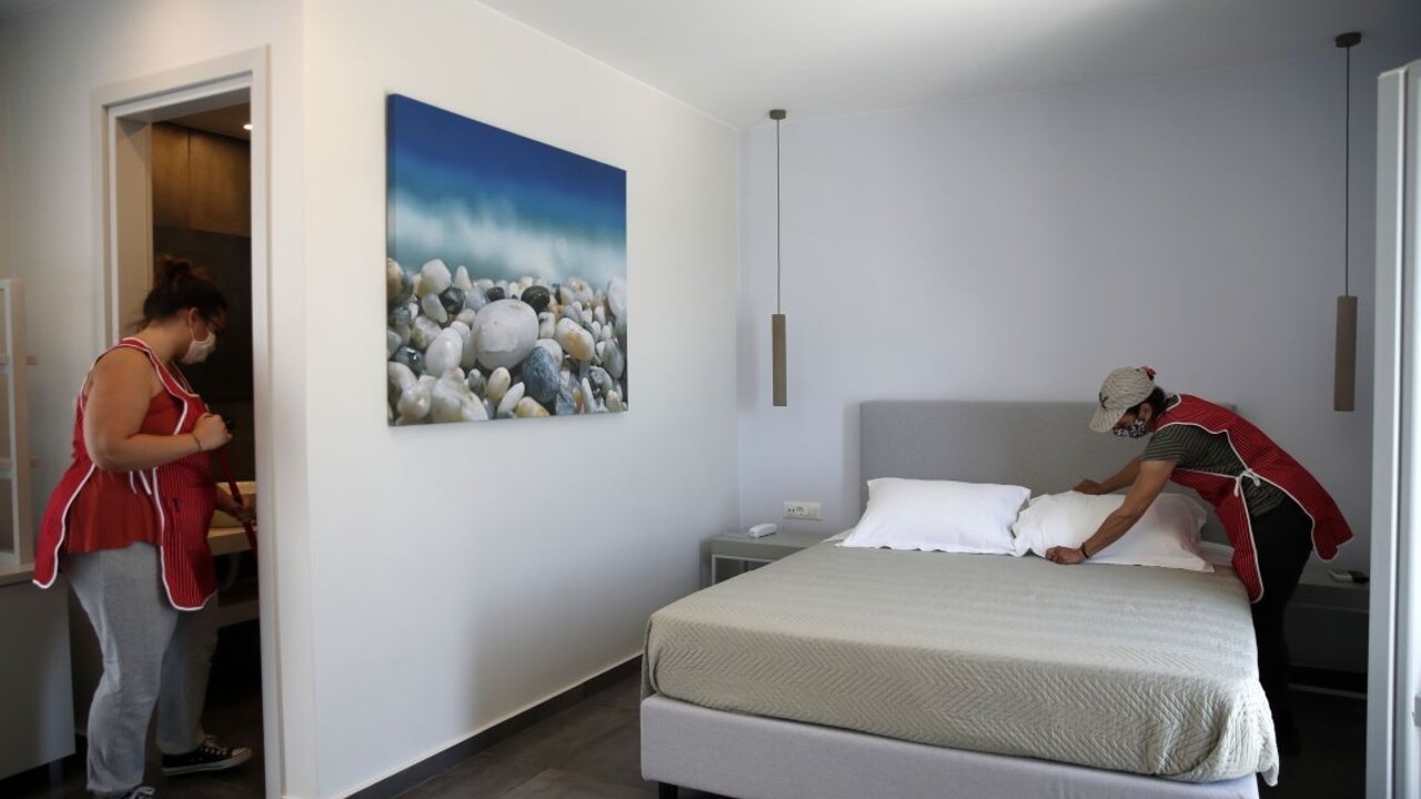 V Grécku začala dovolenková sezóna. Postačí negatívny test alebo potvrdenie o očkovaní