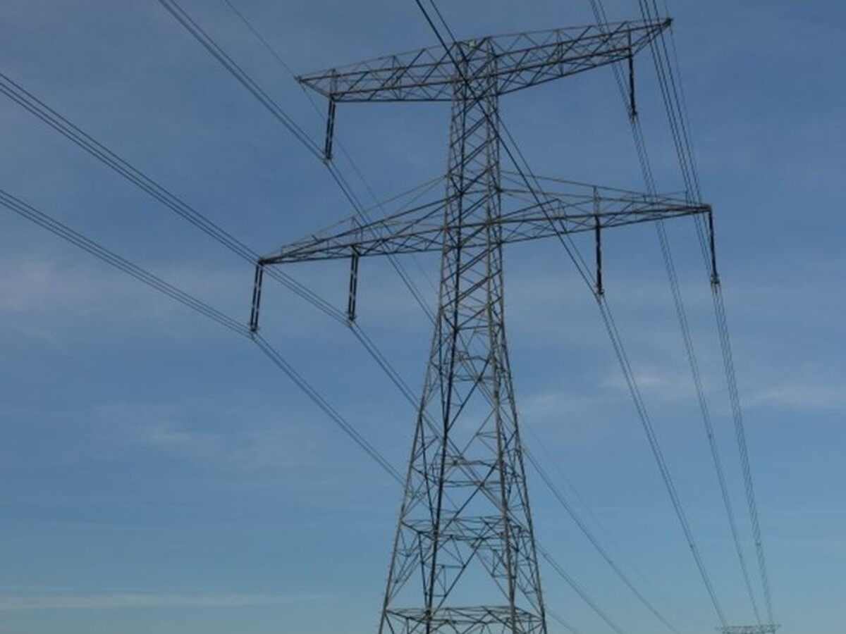 Elektrické vedenie elektrina ilu 1140px (TASR/KR PZ v Trnave)