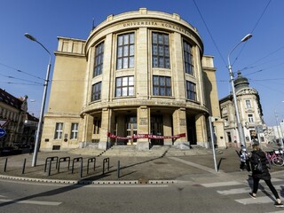 Na Univerzite Komenského povolili promócie. Finálne rozhodnutie je však na fakultách