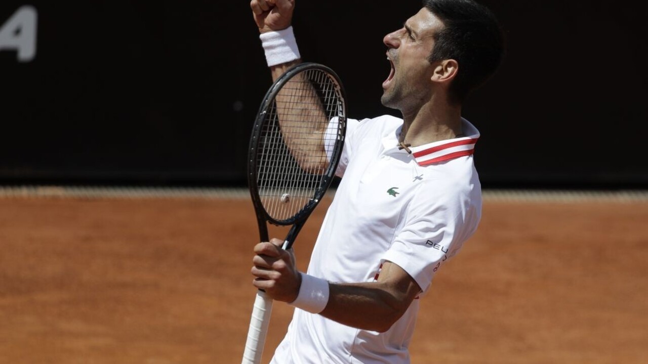 Tsitsipas v Ríme potrápil Djokoviča. Srb otočil v závere a postúpil do semifinále