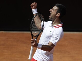 Tsitsipas v Ríme potrápil Djokoviča. Srb otočil v závere a postúpil do semifinále