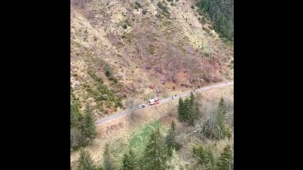 Vodič padal po šmyku 300 metrov do rokliny, zasahoval vrtuľník