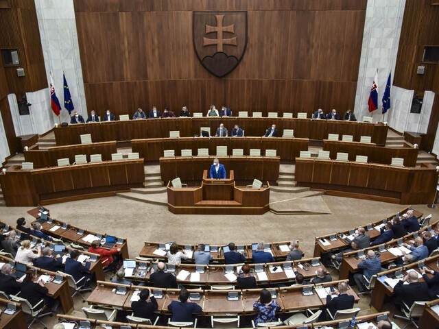 Poslancov čaká rokovanie, hlasovať budú aj o kolúznej väzbe