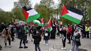V Berlíne demonštrovali na podporu Palestínčanov. Zranilo sa 93 policajtov