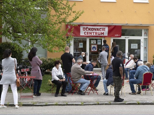 Pribúda podvodov s očkovaním. Slováci chcú potvrdenie bez vakcíny
