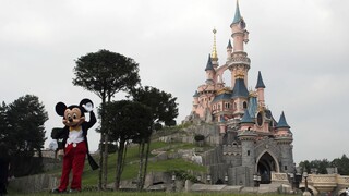 Francúzsko naďalej uvoľňuje. Otvoria aj parížsky Disneyland