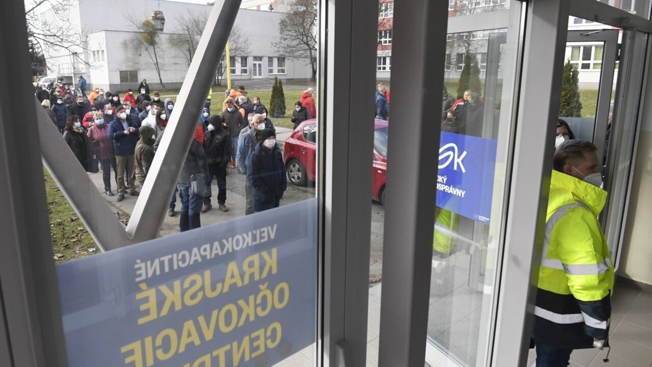 SMS pozvánka na druhú dávku im neprišla, kraj našiel riešenie