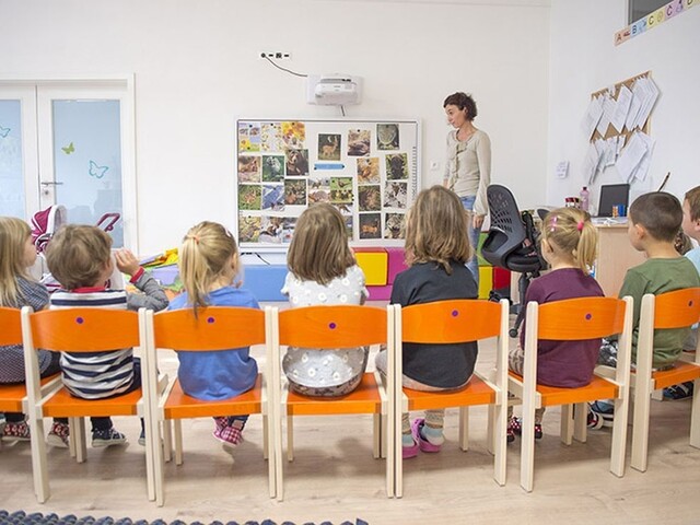 Problém s materskými školami riešiť chceme, reaguje vláda na kritiku