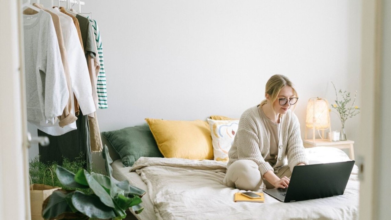 Nebezpečný homeoffice: Pozor, ak ste si zo spálne urobili kanceláriu