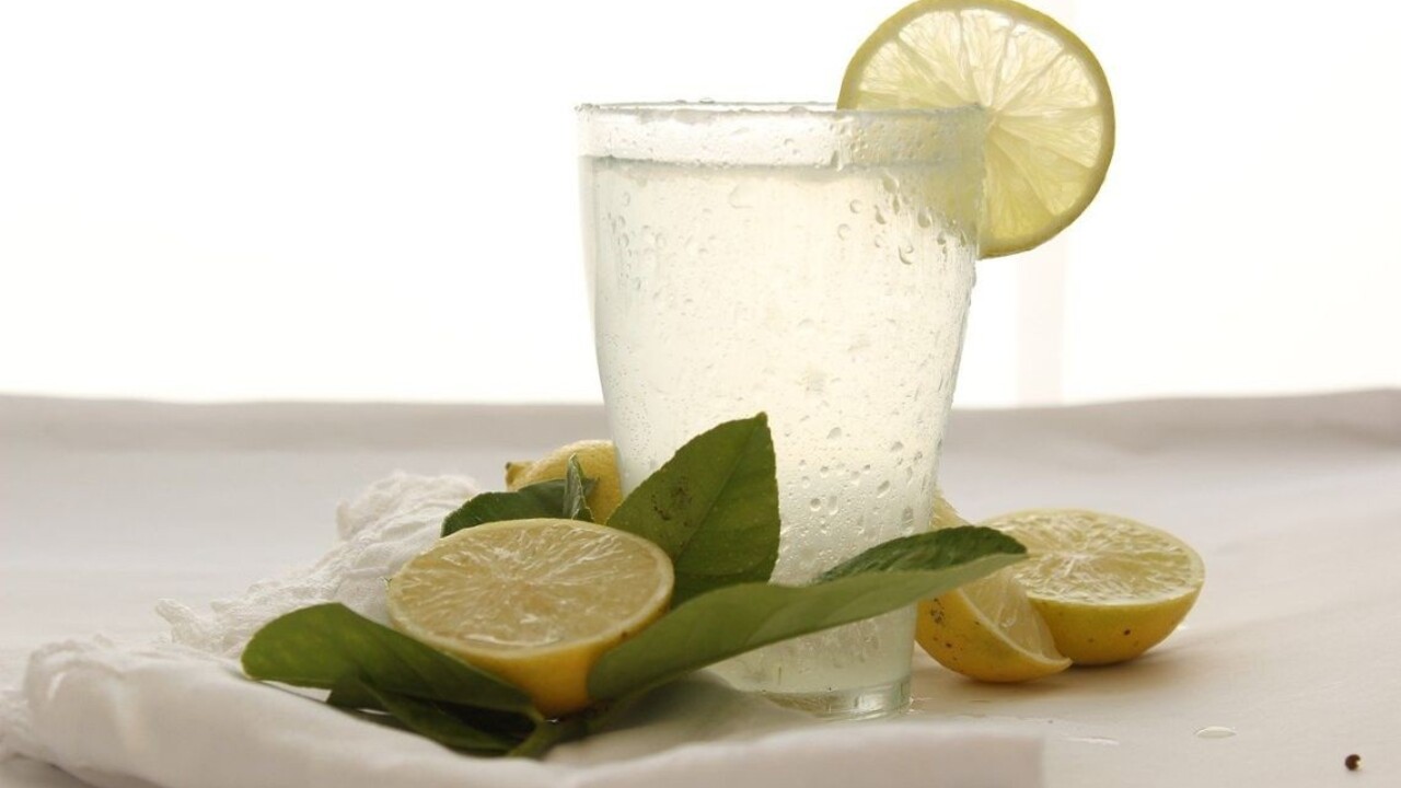 Voda s citrónom dokáže divy: Detoxikuje, dodáva energiu a omladzuje pleť