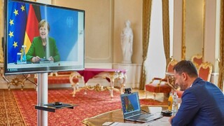 Heger hovoril s Merkelovou. Navrhol jej vzájomnú spoluprácu