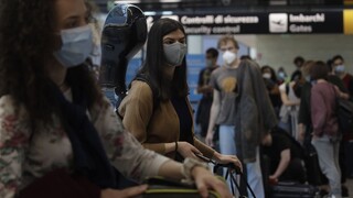Cestujúci uviazli pre koronavírus na letiskách. Najväčšie problémy sú v USA