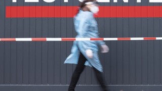 Indický variant potvrdili v bytovkách, izolovali takmer 200 ľudí