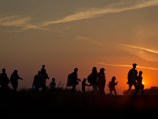 Španielsko poslalo na hranice vojakov, prišli k nim tisíce migrantov