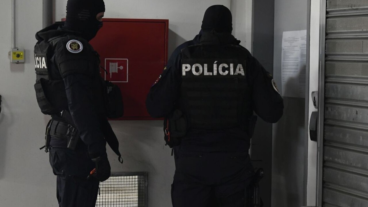 Polícia rozložila gang prevádzačov. Nelegálne zamestnávali cudzincov