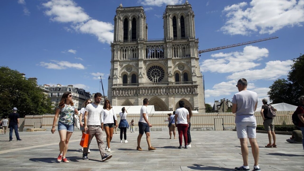 Námestie pred katedrálou Notre-Dame zatvorili. Namerali vysoké hodnoty olova