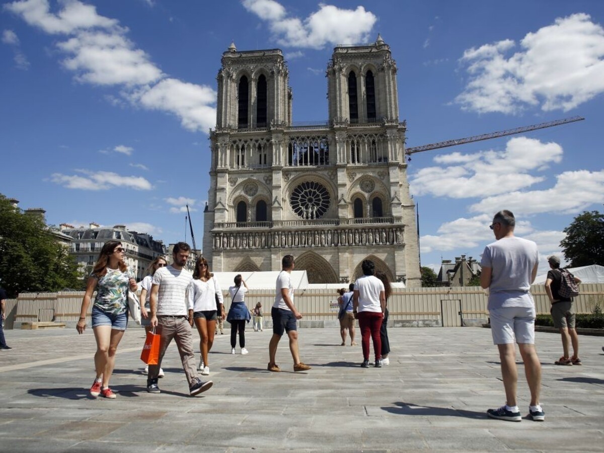 Námestie pred katedrálou Notre-Dame zatvorili. Namerali vysoké hodnoty olova