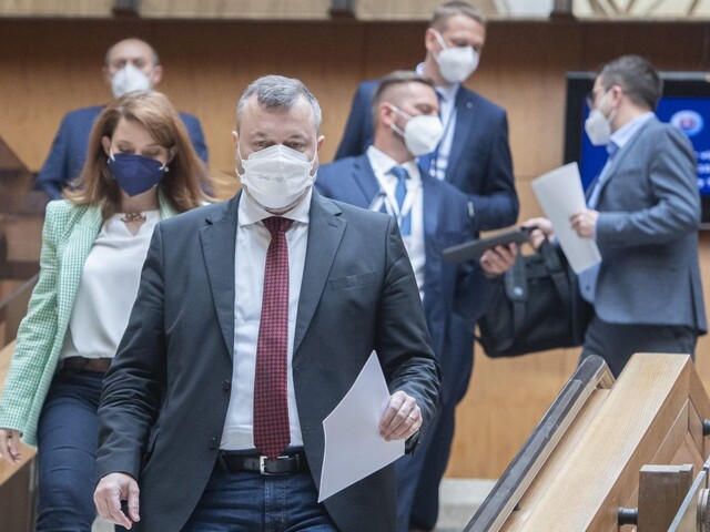 Krajniak sa zastal zamestnancov poisťovne. Fica vyzval, aby sa ospravedlnil