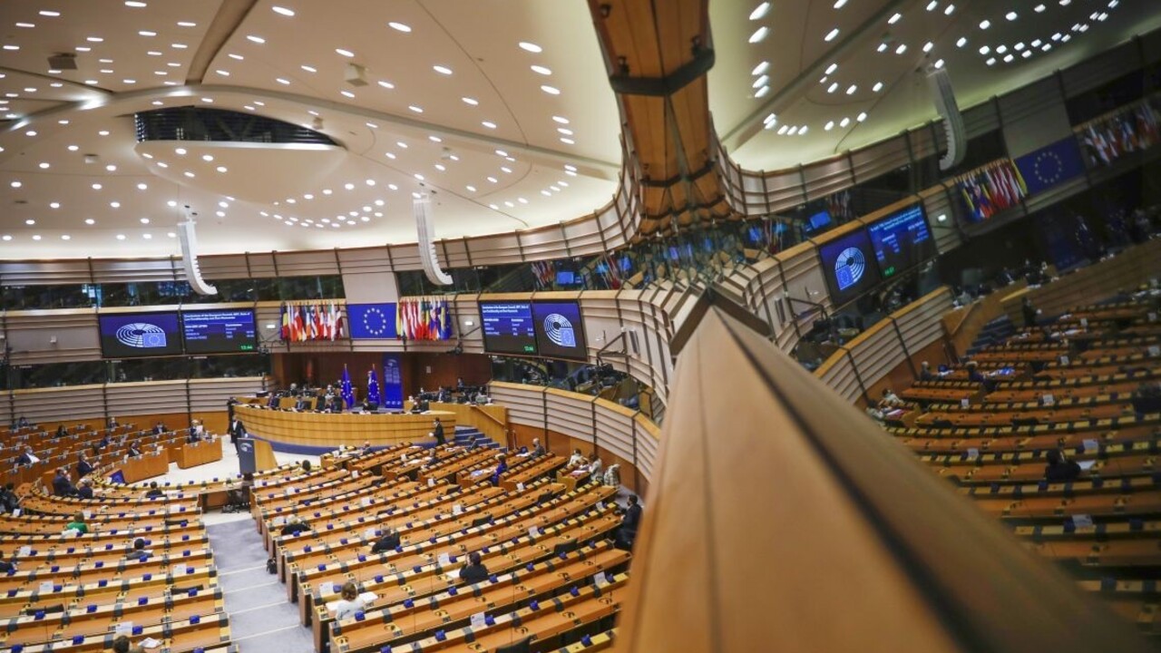 V Bruseli rokuje europarlament, témou sú aj patenty na výrobu vakcín
