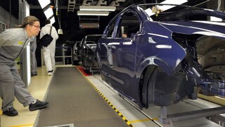 Predaje áut výrazne stúpli, vlaňajšok však nebolo ťažké prekonať