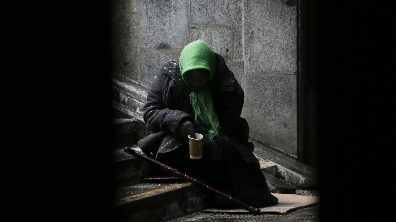 Bezdomovec dostal pokutu za porušenie lockdownu. Rozhodli, čo s ním