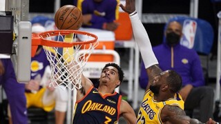 NBA: Lakers zdolali Golden State, LeBron James opäť hviezdil