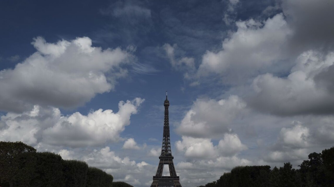 Paríž uvoľňuje opatrenia. Po viac ako polroku otvoria Eiffelovu vežu