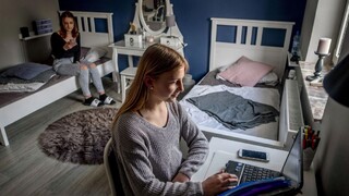 Mamahotel do tridsiatky. Mladí ľudia na Slovensku stále dlhšie ostávajú bývať u rodičov