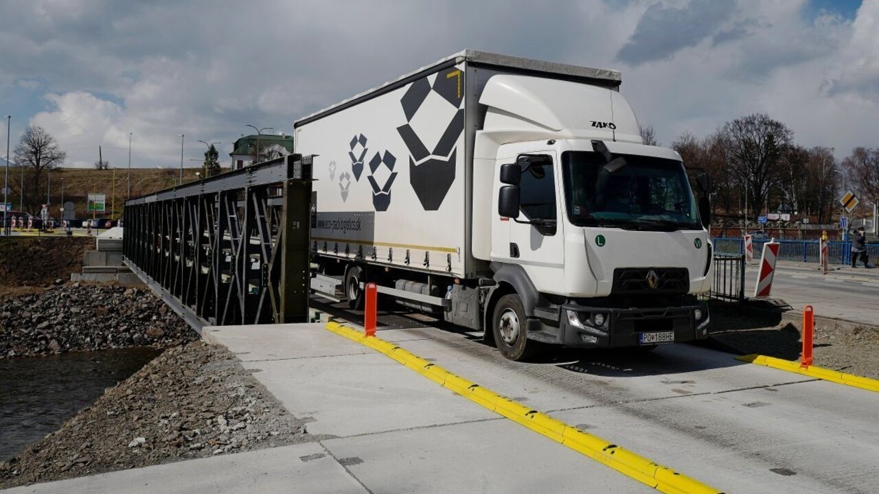 Autá s plastovým odpadom sa nedostali do Turecka, jedno patrilo Slovensku