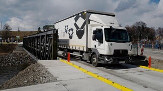 Autá s plastovým odpadom sa nedostali do Turecka, jedno patrilo Slovensku