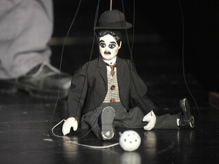 Bábkové divadlo inscenácia Chaplin bábka 1140 px