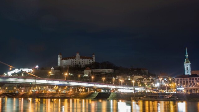 Bratislavu dobieha minulosť. Dostala sankciu za zmluvu na osvetlenie
