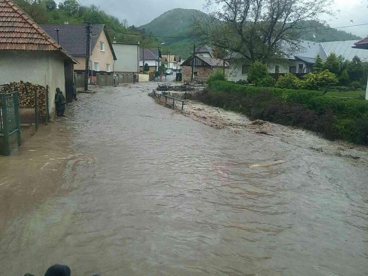 pretrhnutie nádrž Rudno 1140 px