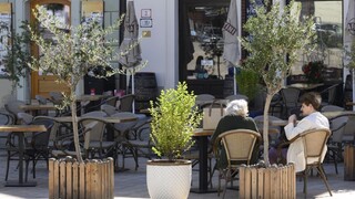 Opatrenia sa niekde opäť uvoľňujú. Pozrite si prehľad zmien