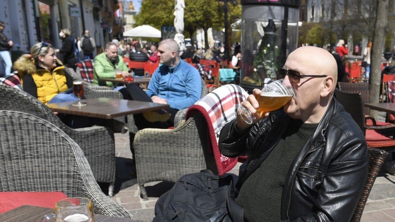 Je po pandémii, hlásia analytici. Jún už bude skutočne normálny mesiac