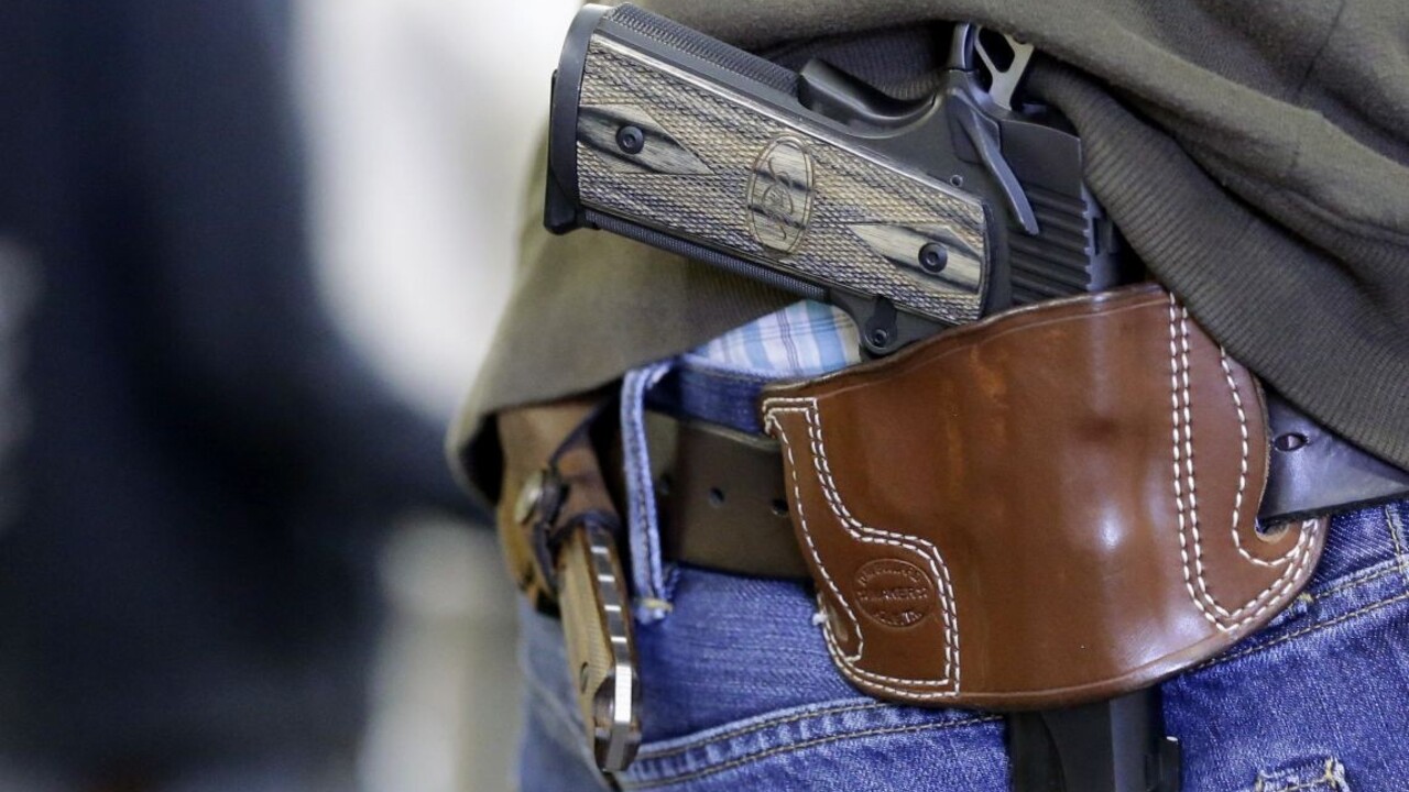 Zbraň bez preukazu, bez previerky aj bez výcviku? Schválili to v Texase