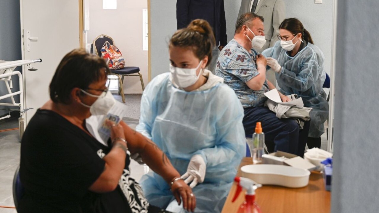 Ako ukončiť pandémiu? Podľa ekonómov by to stálo 50 miliárd