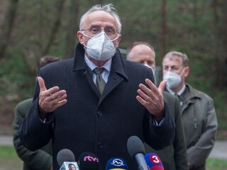 Totálny rozklad a chaos. Opozícia reaguje na Mičovského koniec