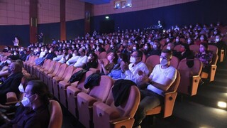 Opatrenia sa zmierňujú aj pri kultúrnych podujatiach. Čo je povolené v oranžových a žltých okresoch?