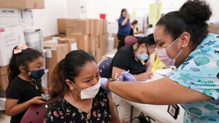 Nová štúdia potvrdila účinnosť vakcín, nakazil sa len jeden z desaťtisíc