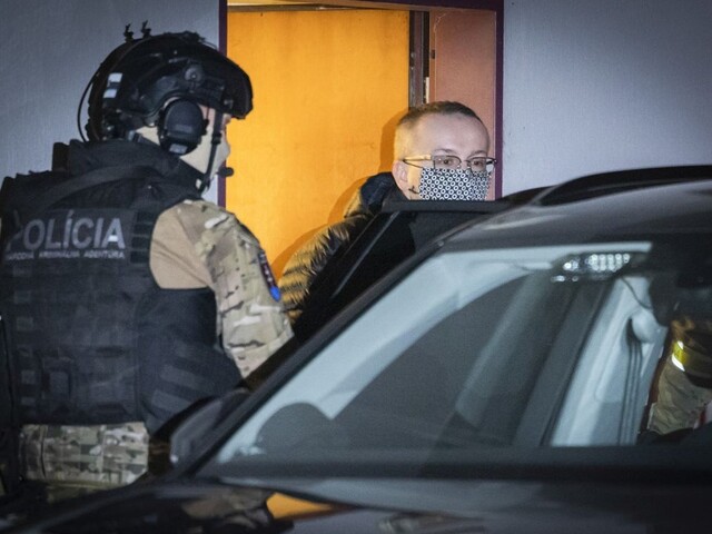 Schôdzu národnej rady prerušili, z väzby chcú priviesť Pčolinského