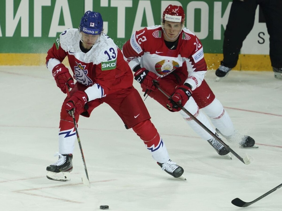 Česko prišlo o obrancu, zranený Vitásek na šampionáte dohral