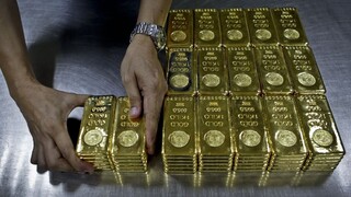 Zlato stojí najviac od začiatku roka, dôvodom sú aj obavy z inflácie
