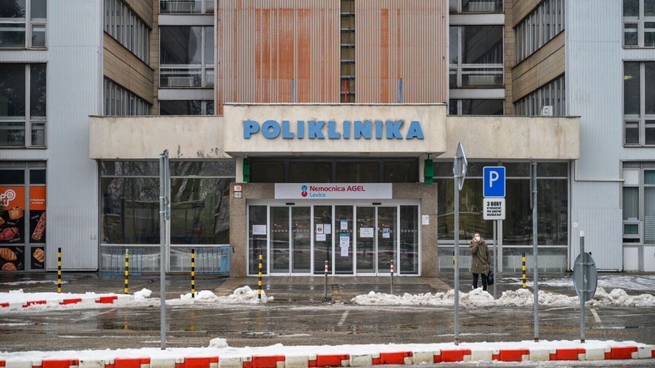 Nemocnice sa už blížia štandardnej obsadenosti, pacientov rýchlo ubúda