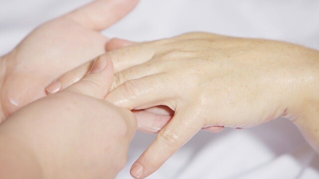 Masáž rúk