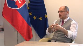 Za oponou s Dušanom Veličom